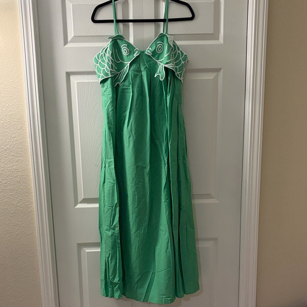 Chic Green Maxi Dress with Fish Detail